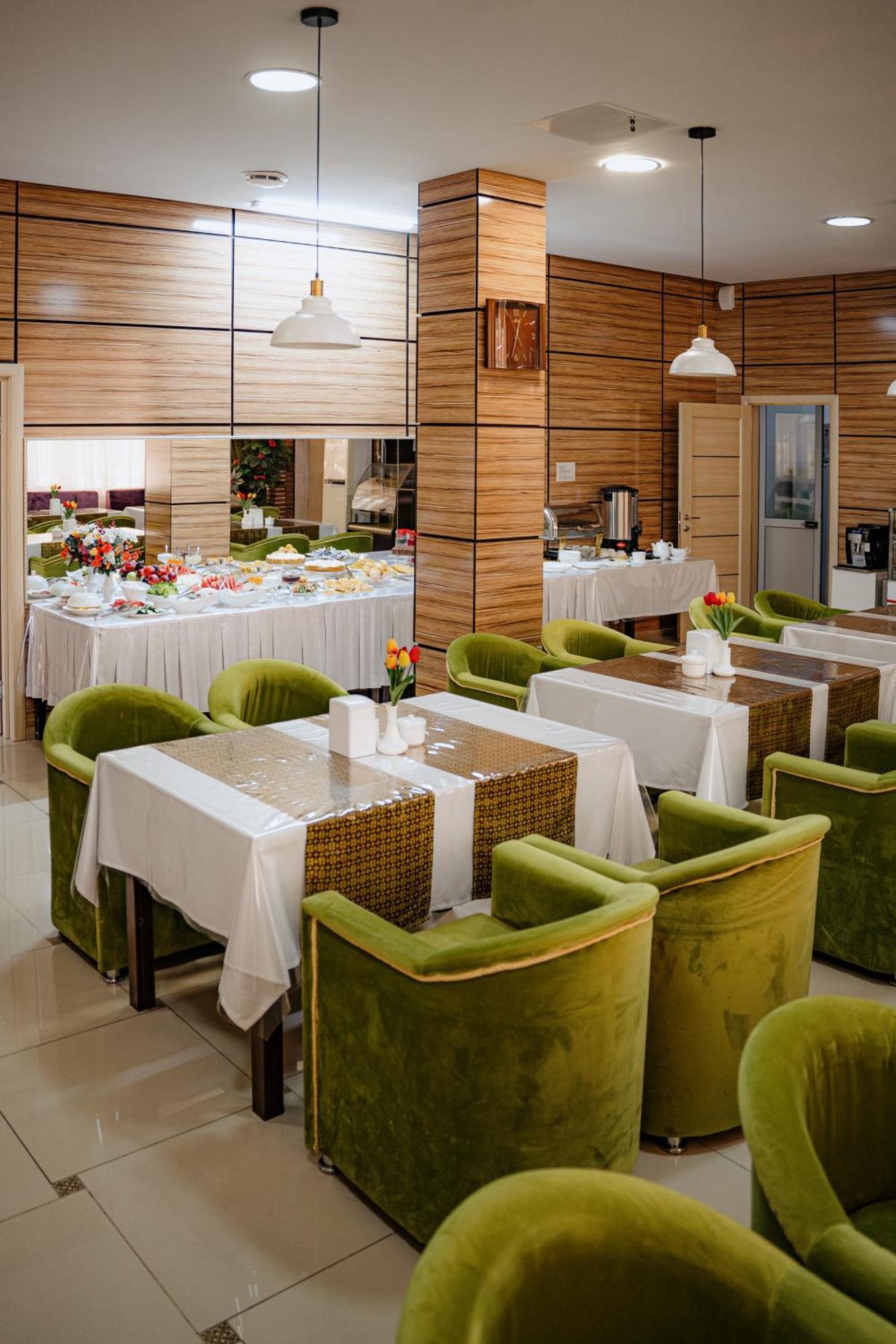 Union Plaza Hotell Astana Eksteriør bilde